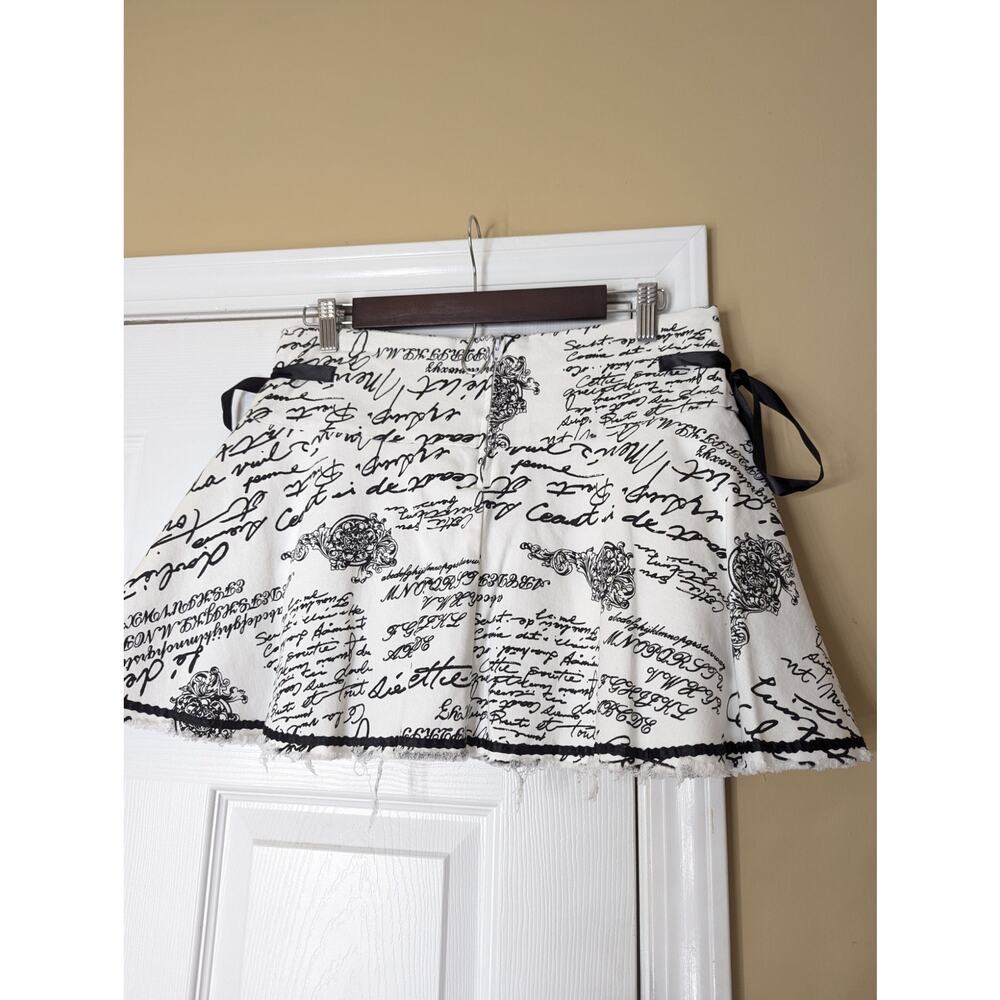 Body Central Black & White Script Mini Skirt Size XL Pleated Skater Skirt - Picture 9 of 9